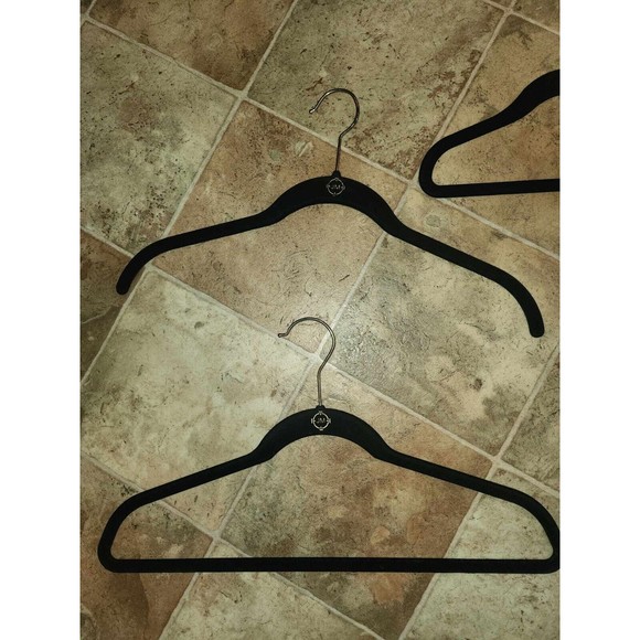 LOT OF 50 JOY MANGANO BLACK SHIRT HUGGABLE HANGERS-SILVER TOP - Picture 3 of 3